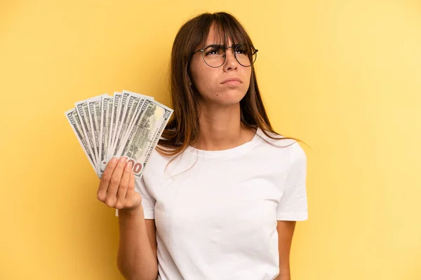 Hispanic Woman Thinking Feeling Doubtful Confused Dollar Banknotes Concept — 스톡 사진