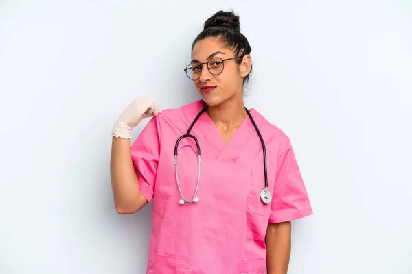 Hispanische Frau Die Arrogant Erfolgreich Positiv Und Stolz Wirkt Pflegekonzept — Stockfoto