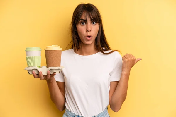 Looking Astonished Disbelief Take Away Coffees — Stock fotografie
