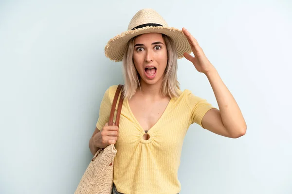 Blonde Woman Looking Happy Astonished Surprised Summer Concept — Foto Stock