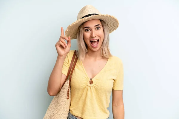 Blonde Woman Feeling Happy Excited Genius Realizing Idea Summer Concept — Foto Stock