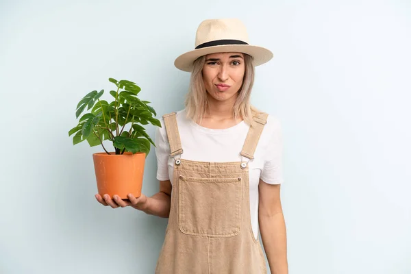 Blonde Woman Looking Puzzled Confused Gardering Concept — Foto Stock