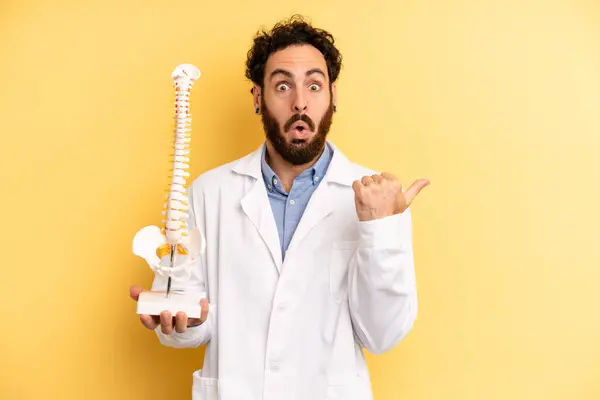 Asombrado Incredulidad Concepto Especialista Columna Vertebral — Foto de Stock