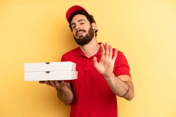 Jongeman Glimlachte Gelukkig Zwaaide Hand Verwelkomde Groette Pizzabezorging — Stockfoto