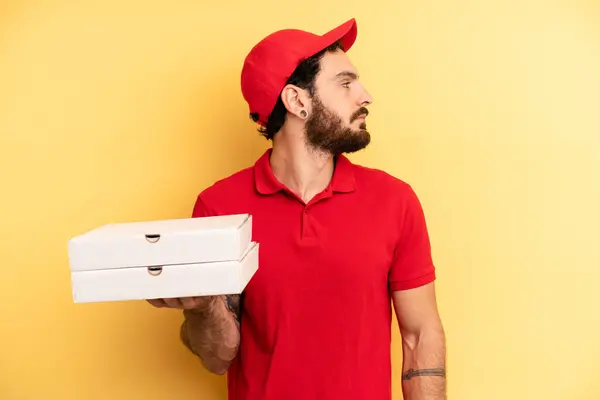 Profildeki Genç Adam Hayal Kuruyor Yoksa Hayal Kuruyor Pizza Teslimatı — Stok fotoğraf