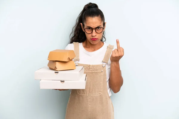 Mulher Hispânica Sentindo Raiva Irritado Rebelde Agressivo Fast Food Tirar — Fotografia de Stock