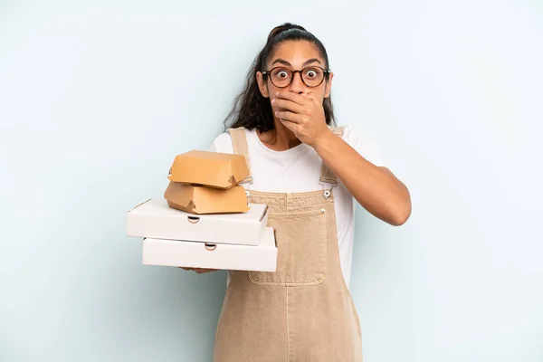 Hispanic Woman Covering Mouth Hands Shocked Fast Food Take Away — Stockfoto
