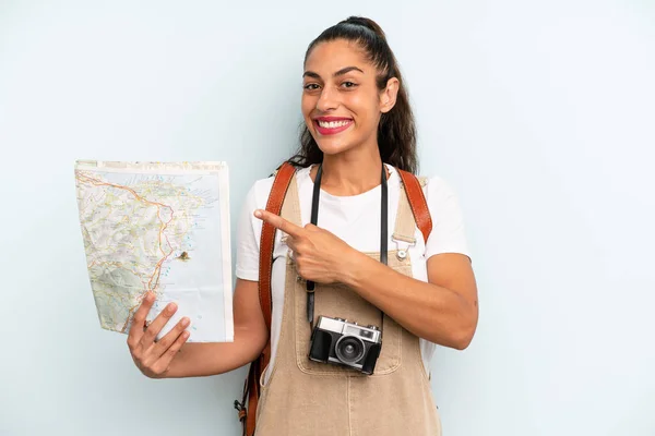 Hispanic Woman Smiling Cheerfully Feeling Happy Pointing Side Tourist Map — Fotografia de Stock