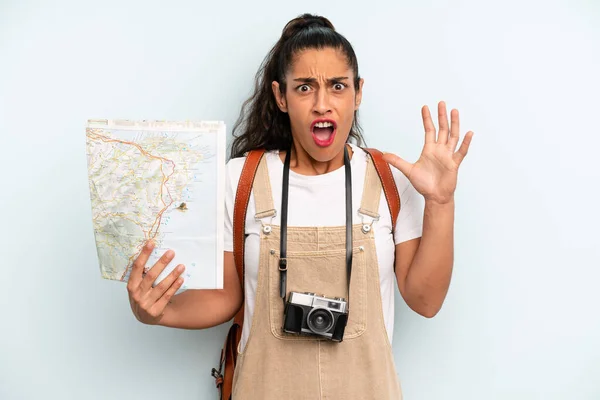 Hispanic Woman Screaming Hands Air Tourist Map — Fotografia de Stock