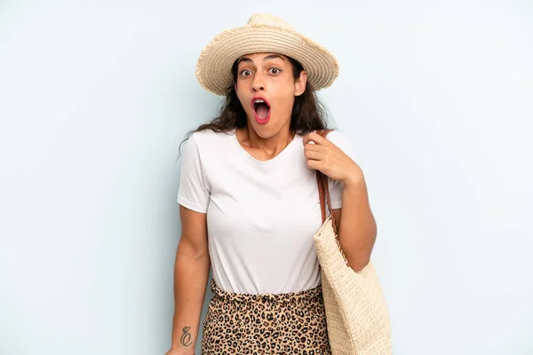 Hispanic Woman Looking Very Shocked Surprised Summer Concept — Fotografia de Stock
