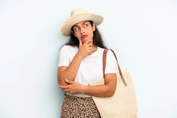 Hispanic Woman Thinking Feeling Doubtful Confused Summer Concept — Stok fotoğraf