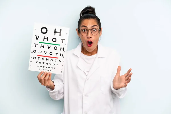 Hispanic Woman Amazed Shocked Astonished Unbelievable Surprise Optical Vision Test — ストック写真