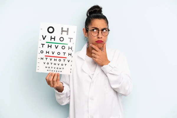 Hispanic Woman Thinking Feeling Doubtful Confused Optical Vision Test Concept — Photo