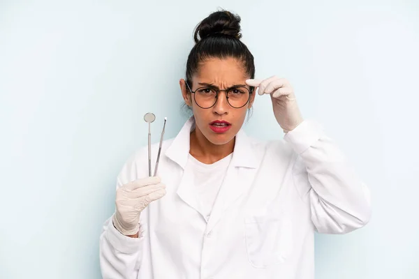 Hispanic Woman Feeling Confused Puzzled Showing You Insane Dentist Concept — Foto de Stock