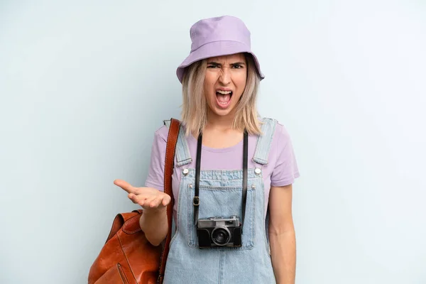 Blonde Woman Looking Angry Annoyed Frustrated Summer Tourist Concept — Stok fotoğraf