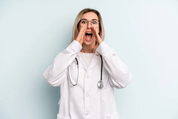 Blonde Woman Feeling Happy Giving Big Shout Out Hands Next — Foto Stock