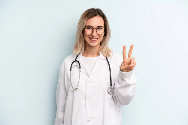 Blonde Woman Smiling Looking Friendly Showing Number Two Medicine Student — Stockfoto