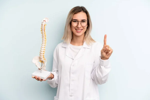 Blonde Woman Smiling Looking Friendly Showing Number One Medicine Student — Stockfoto