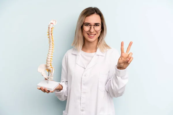 Blonde Woman Smiling Looking Friendly Showing Number Two Medicine Student — Stockfoto