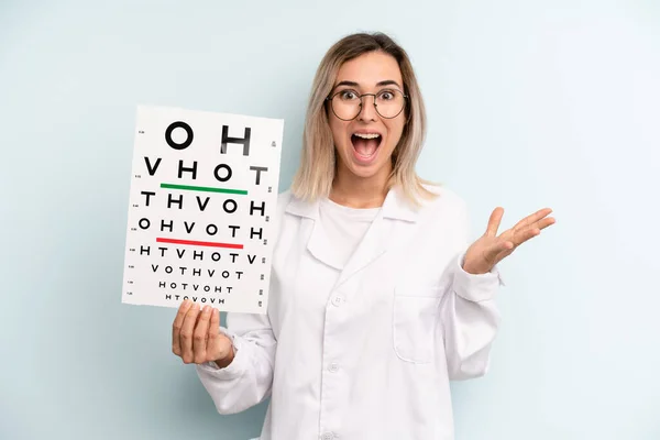 Blonde Woman Feeling Happy Surprised Realizing Solution Idea Optical Vision — Stockfoto