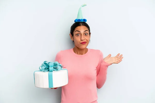 Hispanic Woman Feeling Puzzled Confused Doubting Birthday Cake Concept — Stockfoto