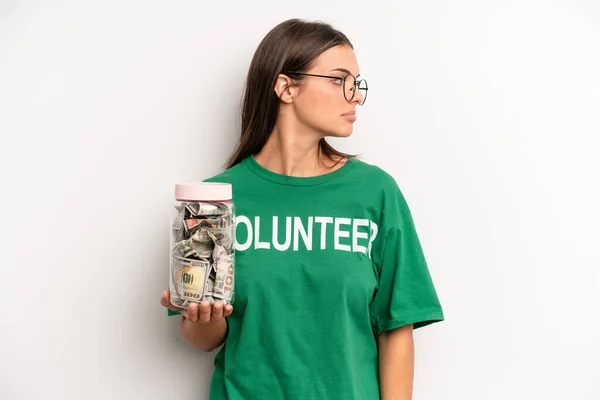 Pretty Woman Profile View Thinking Imagining Daydreaming Volunteer Donation Concept — Stockfoto