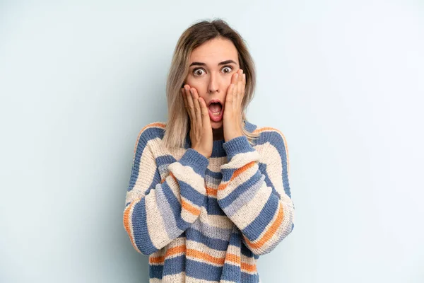 Young Adult Pretty Woman Feeling Shocked Scared Looking Terrified Open — Foto Stock