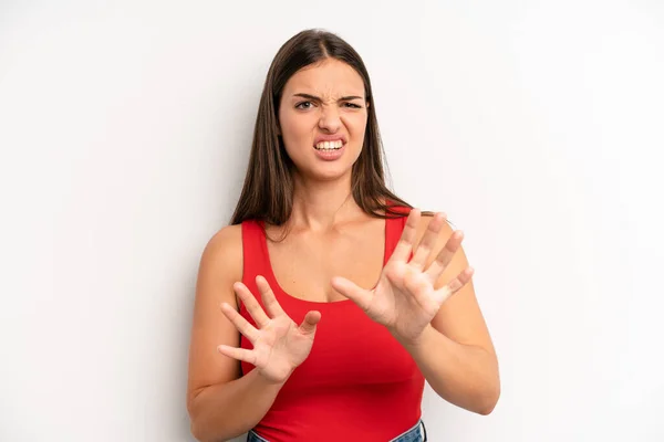 Young Adult Pretty Woman Feeling Terrified Backing Screaming Horror Panic — Stock Photo, Image