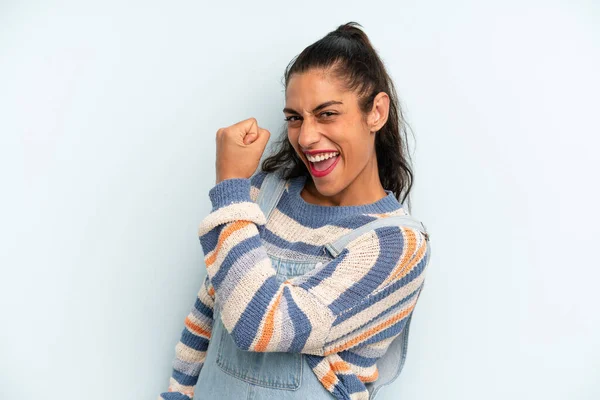 Hispanic Pretty Woman Feeling Happy Satisfied Powerful Flexing Fit Muscular — Stock Photo, Image