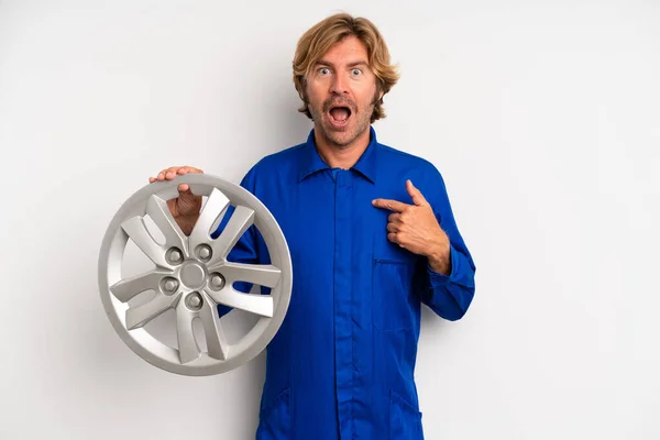 Adult Blond Man Feeling Happy Pointing Self Excited Car Mechanic — Photo