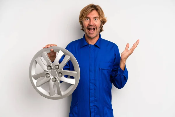 Adult Blond Man Feeling Happy Astonished Something Unbelievable Car Mechanic — Photo