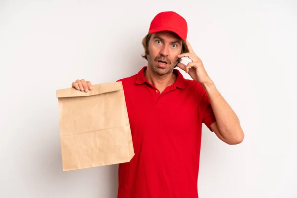 Adult Blond Man Looking Surprised Realizing New Thought Idea Concept — Stock Photo, Image