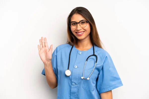 Aziatische Jonge Vrouw Glimlachend Gelukkig Zwaaiende Hand Verwelkomen Groeten Verpleegkundige — Stockfoto