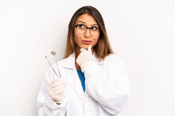 Asian Young Woman Thinking Feeling Doubtful Confused Dentist Student Concept — Stok fotoğraf