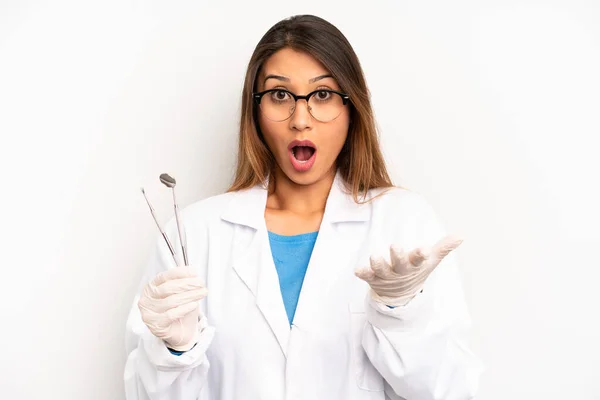 Asian Young Woman Feeling Extremely Shocked Surprised Dentist Student Concept — Stok fotoğraf