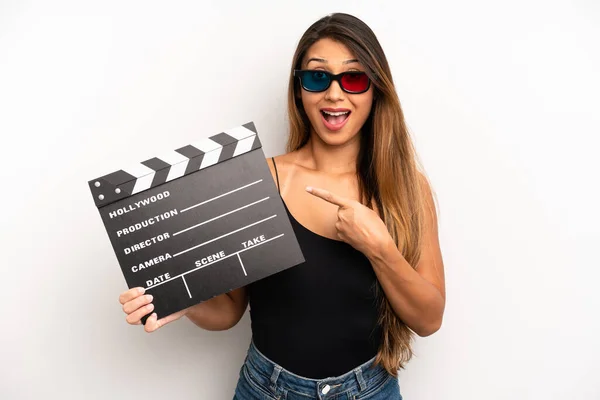 Asian Young Woman Looking Excited Surprised Pointing Side Movie Film —  Fotos de Stock