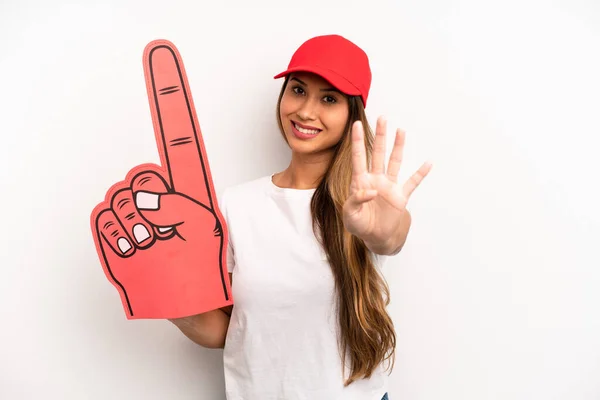 Asiatische Junge Frau Die Freundlich Lächelt Und Nummer Vier Zeigt — Stockfoto