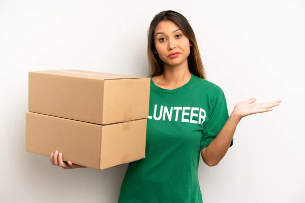 Asian Young Woman Feeling Puzzled Confused Doubting Donation Volunteer Concept — Foto Stock