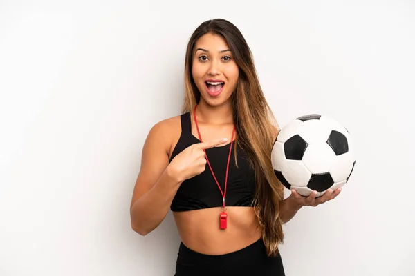 Asian Young Woman Looking Excited Surprised Pointing Side Soccer Fitness — ストック写真