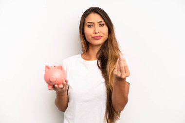 Asyalı genç bir kadın kapiş ya da para hareketi yapıyor, sana ödemeni söylüyor. kaydetme kavramı