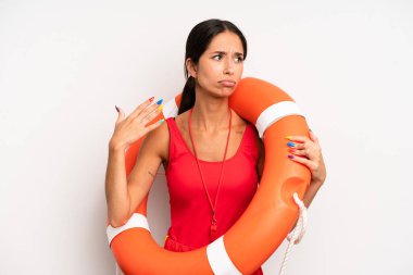 İspanyol güzel kadın stresli, endişeli, yorgun ve hayal kırıklığına uğramış hissediyor. cankurtaran konsepti