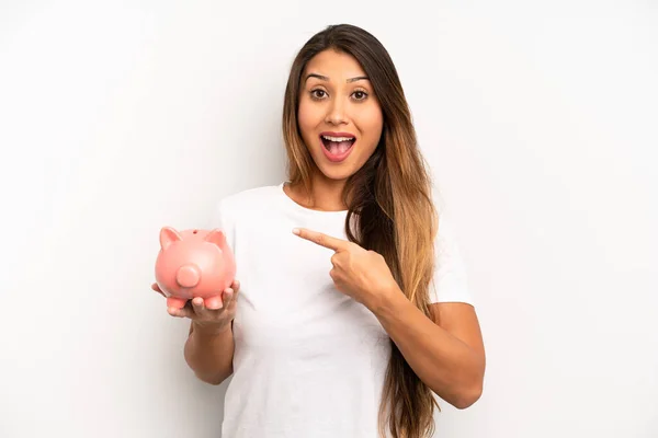 Asian Young Woman Looking Excited Surprised Pointing Side Savings Concept — Zdjęcie stockowe