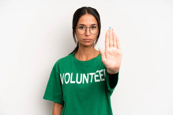 Hispanic Pretty Woman Looking Serious Showing Open Palm Making Stop — ストック写真