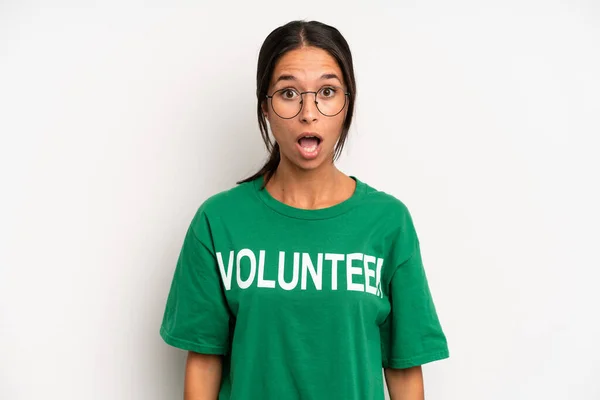Hispanic Pretty Woman Looking Very Shocked Surprised Volunteer Concept — Foto de Stock