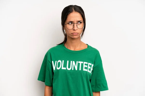Hispanic Pretty Woman Feeling Sad Upset Angry Looking Side Volunteer — Foto de Stock