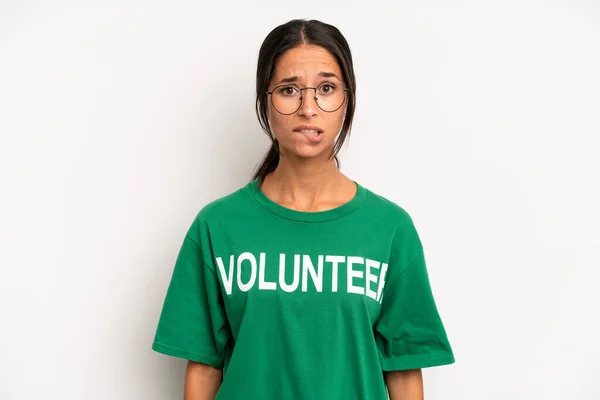 Hispanic Pretty Woman Looking Puzzled Confused Volunteer Concept — Foto de Stock