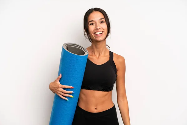 Jolie Femme Hispanique Regardant Heureux Agréablement Surpris Concept Fitness Yoga — Photo