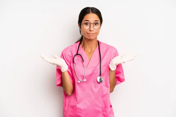 Zijn Paniekerige Mooie Vrouw Voelt Zich Verward Verward Twijfelt Dierenartsstudent — Stockfoto