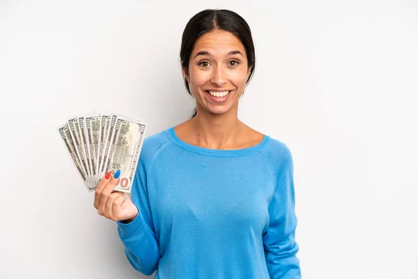 Mujer Bonita Hispana Que Parece Feliz Gratamente Sorprendida Concepto Billetes — Foto de Stock
