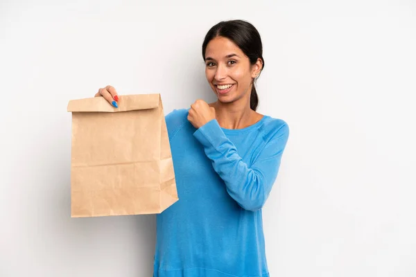 Hispanische Hübsche Frau Die Sich Glücklich Fühlt Und Vor Einer — Stockfoto